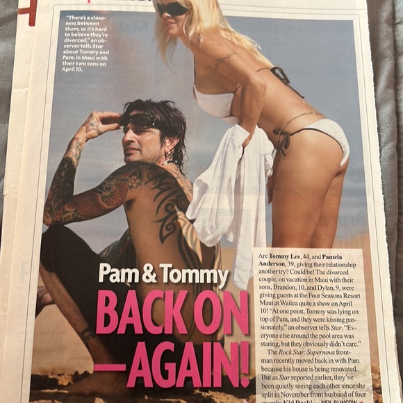 Huge lot of Pamela Anderson clippings through out many years. - Picture 16 of 16